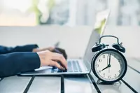 Когда возможно вызвать на работу в выходной день? Разъяснения от Минтруда