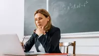 Учителей, которых нагружают лишней работой, просят сообщить об этом