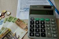 Кому в Беларуси положена государственная выплата в размере 8 952 рублей?